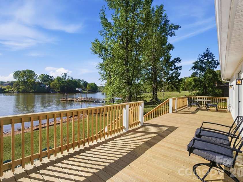 449 Island View Drive, Lexington, NC 27292.  MLS# CAR4368104, YatesRealty ID 24970. Hugh Views from Outside