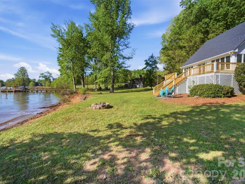 449 Island View Drive, Lexington, NC 27292.  MLS# CAR4368104, YatesRealty ID 24970. Lakefront Yard