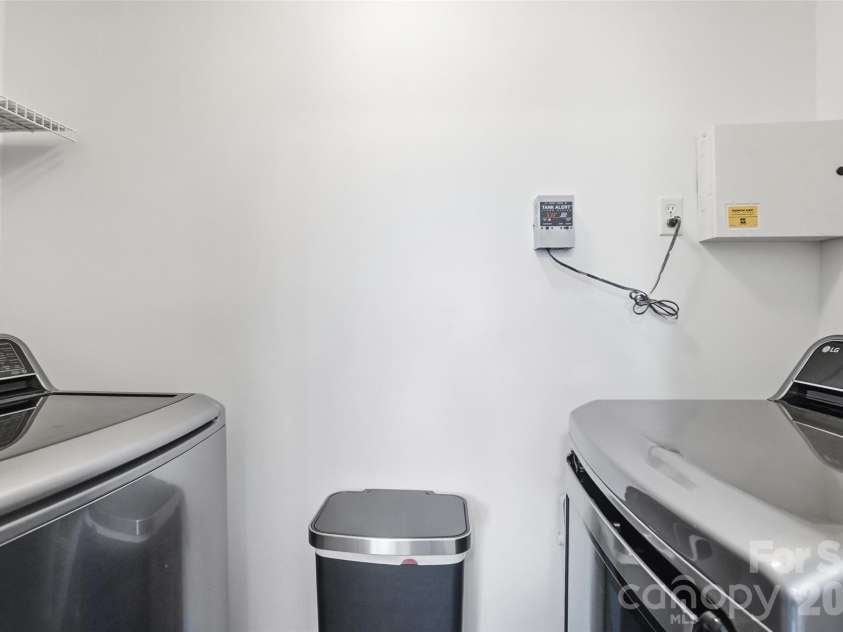 449 Island View Drive, Lexington, NC 27292.  MLS# CAR4368104, YatesRealty ID 24970. Laundry w/ Electric Dryer Hookups