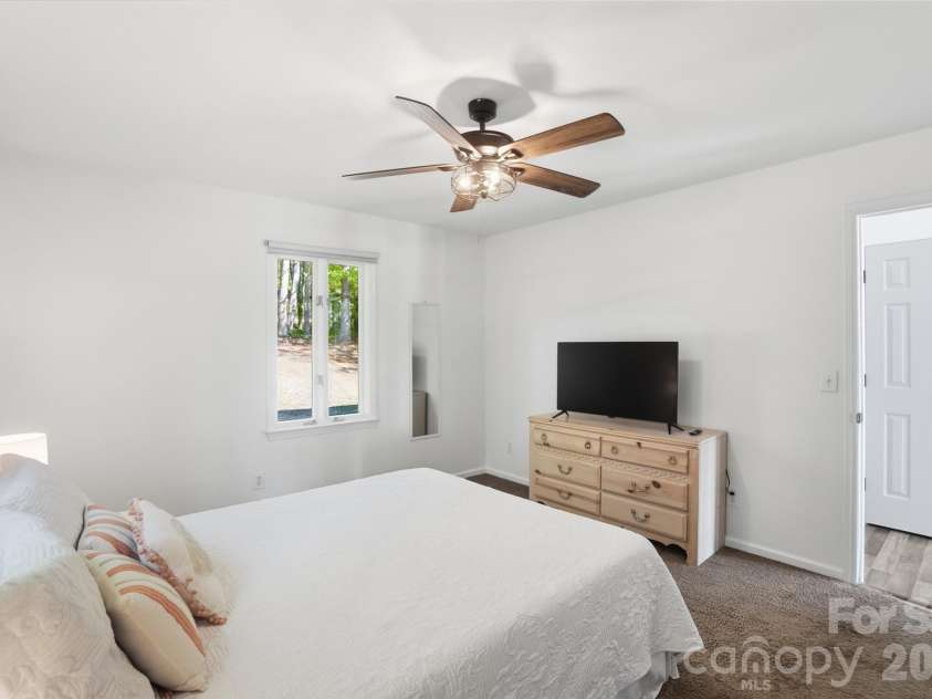 449 Island View Drive, Lexington, NC 27292.  MLS# CAR4368104, YatesRealty ID 24970. Main Level Bedroom