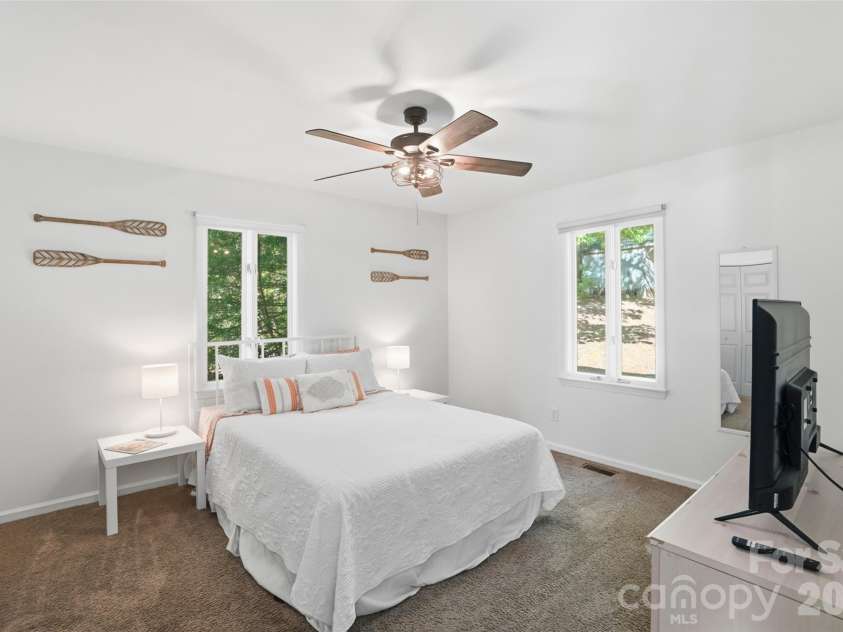 449 Island View Drive, Lexington, NC 27292.  MLS# CAR4368104, YatesRealty ID 24970. Main Level Bedroom