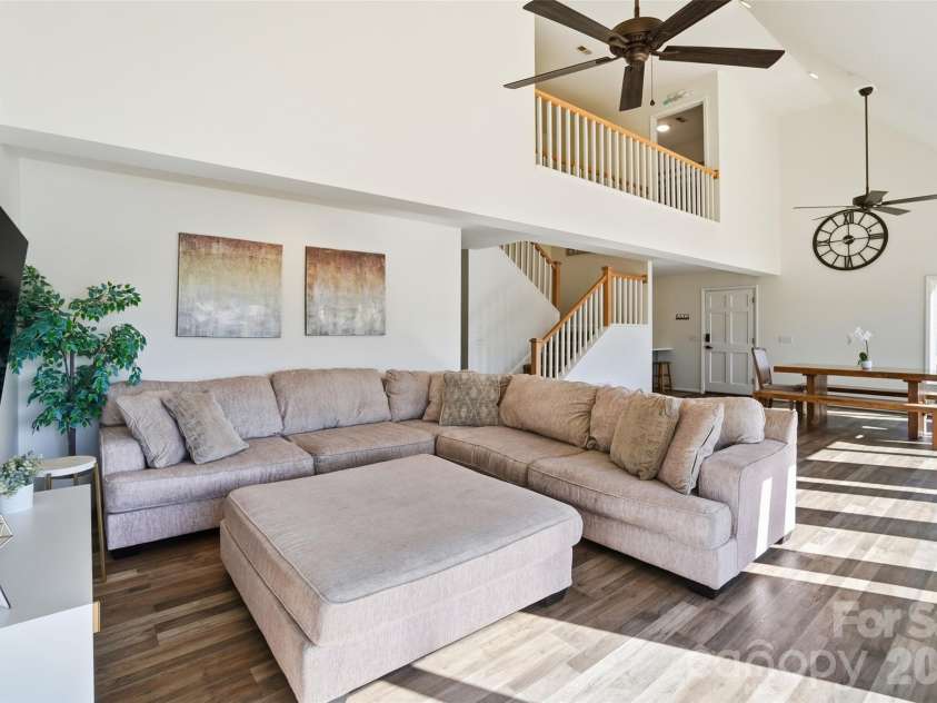 449 Island View Drive, Lexington, NC 27292.  MLS# CAR4368104, YatesRealty ID 24970. Open Floor Plan / Living Room