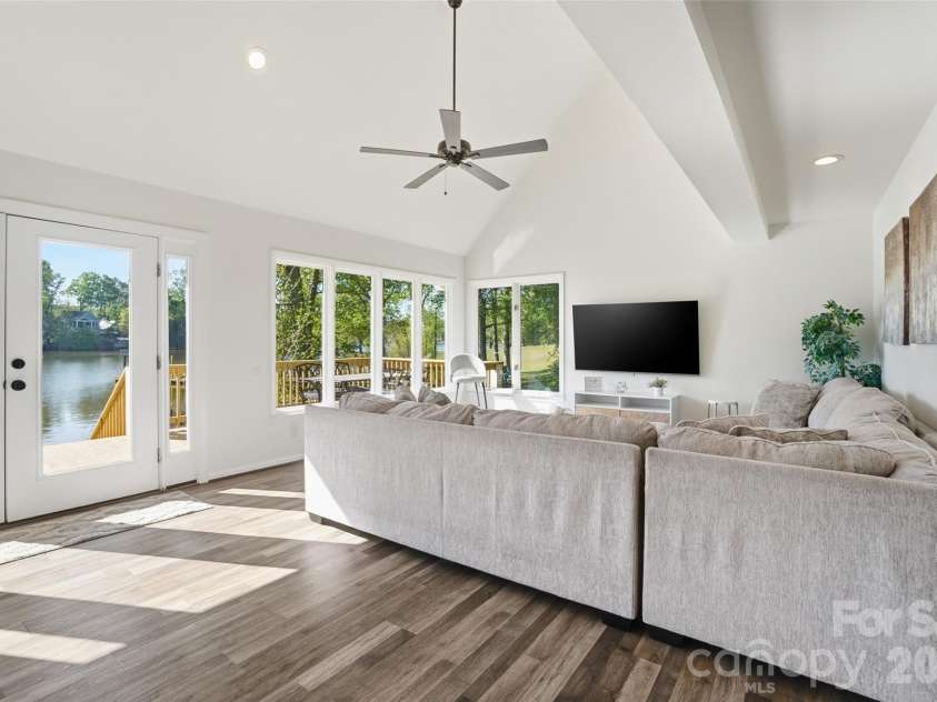 449 Island View Drive, Lexington, NC 27292.  MLS# CAR4368104, YatesRealty ID 24970. Peaceful Living Room