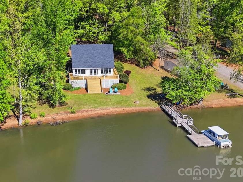 449 Island View Drive, Lexington, NC 27292.  MLS# CAR4368104, YatesRealty ID 24970. Private Lakehome
