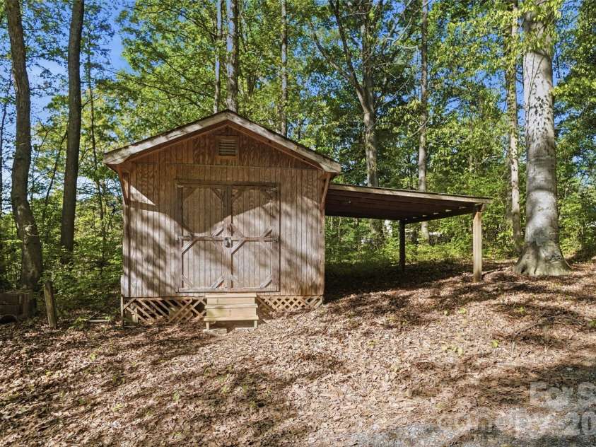 449 Island View Drive, Lexington, NC 27292.  MLS# CAR4368104, YatesRealty ID 24970. Storage Shed