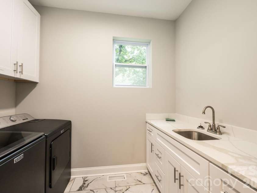 3075 Jamestown Drive, Gastonia, NC 28054.  MLS# CAR4384906, YatesRealty ID 24971. 