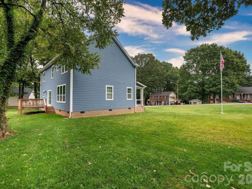 3075 Jamestown Drive, Gastonia, NC 28054.  MLS# CAR4384906, YatesRealty ID 24971. 