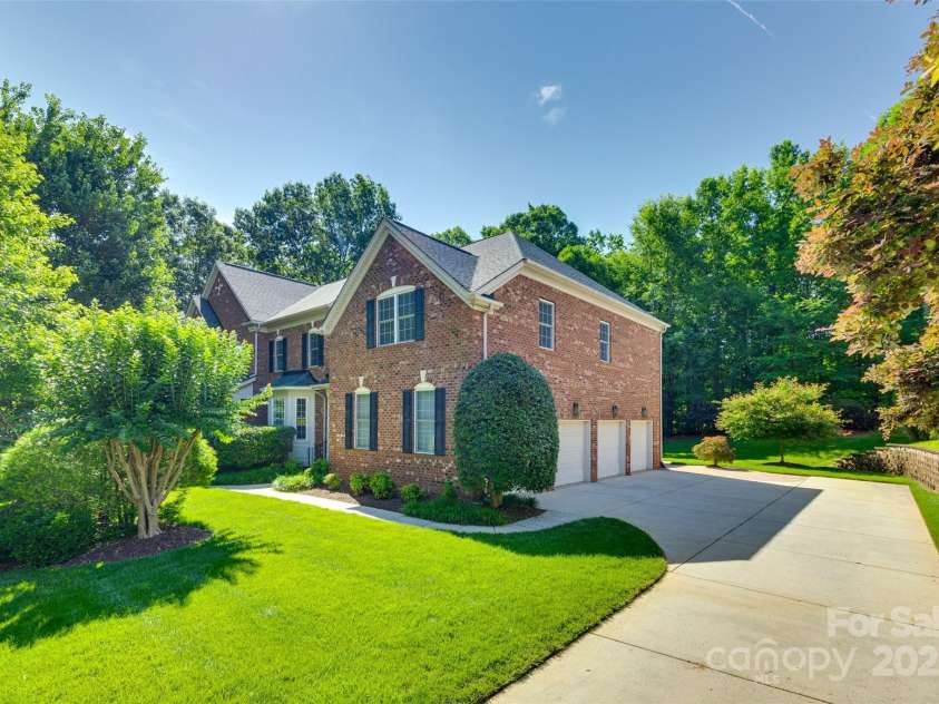 5008 Woodview Lane, Weddington, NC 28104.  MLS# CAR4269305, YatesRealty ID 24971. 4 car, side-entry garage