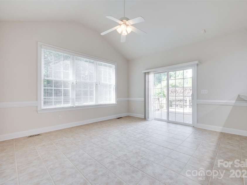5008 Woodview Lane, Weddington, NC 28104.  MLS# CAR4269305, YatesRealty ID 24971. Breakfast