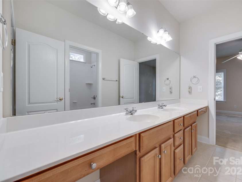 5008 Woodview Lane, Weddington, NC 28104.  MLS# CAR4269305, YatesRealty ID 24971. Jack & Jill Bathroom