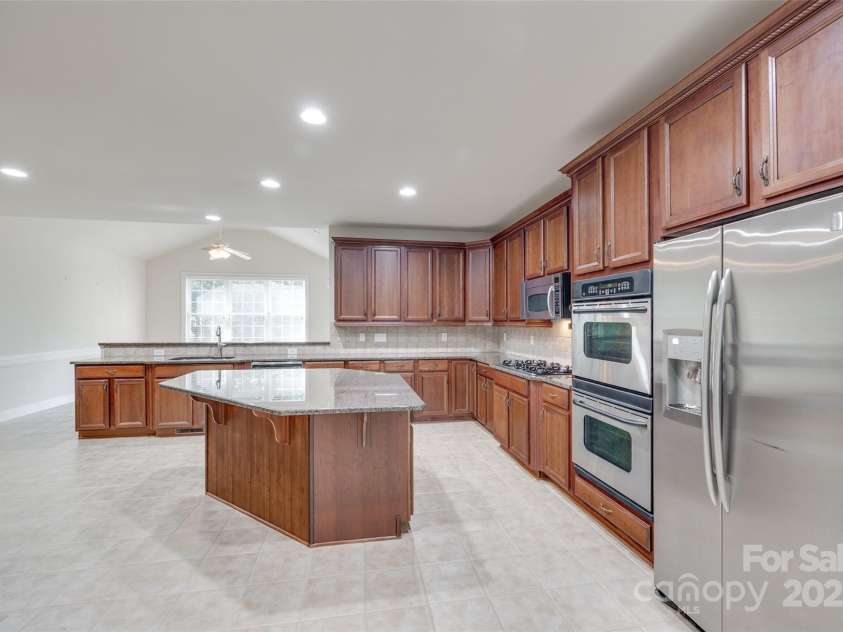5008 Woodview Lane, Weddington, NC 28104.  MLS# CAR4269305, YatesRealty ID 24971. Kitchen