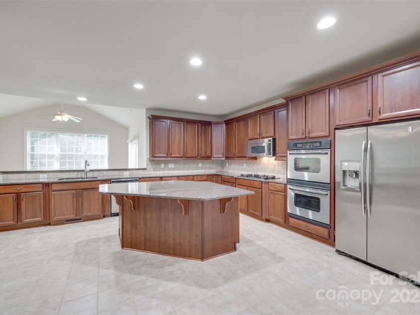 5008 Woodview Lane, Weddington, NC 28104.  MLS# CAR4269305, YatesRealty ID 24971. Kitchen