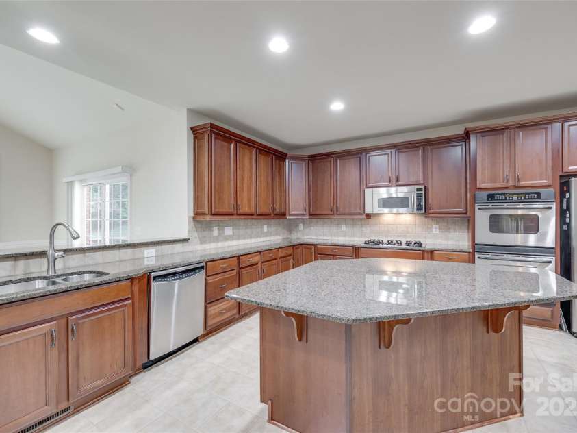 5008 Woodview Lane, Weddington, NC 28104.  MLS# CAR4269305, YatesRealty ID 24971. Kitchen