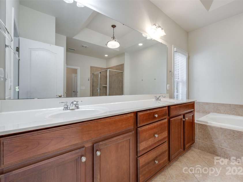 5008 Woodview Lane, Weddington, NC 28104.  MLS# CAR4269305, YatesRealty ID 24971. Primary Bathroom