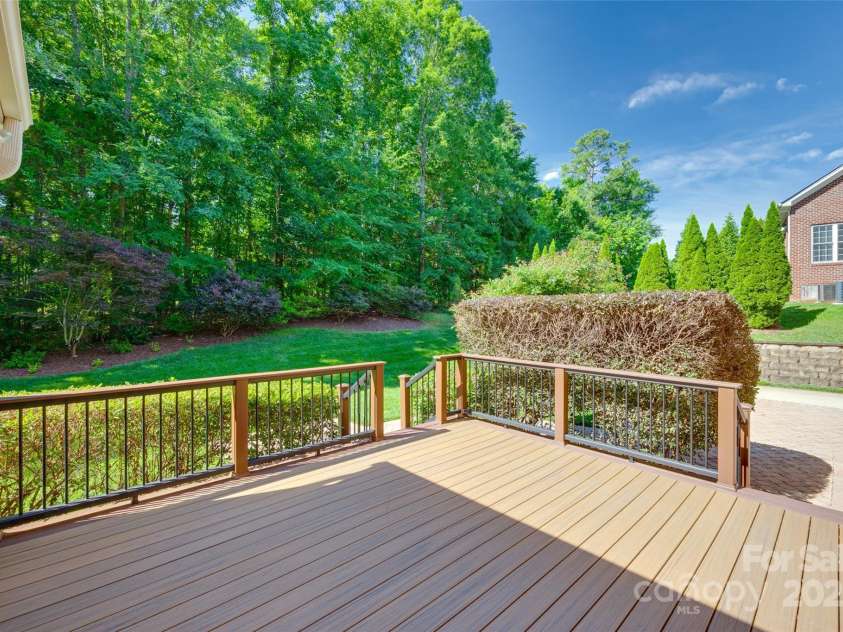 5008 Woodview Lane, Weddington, NC 28104.  MLS# CAR4269305, YatesRealty ID 24971. Trex Deck