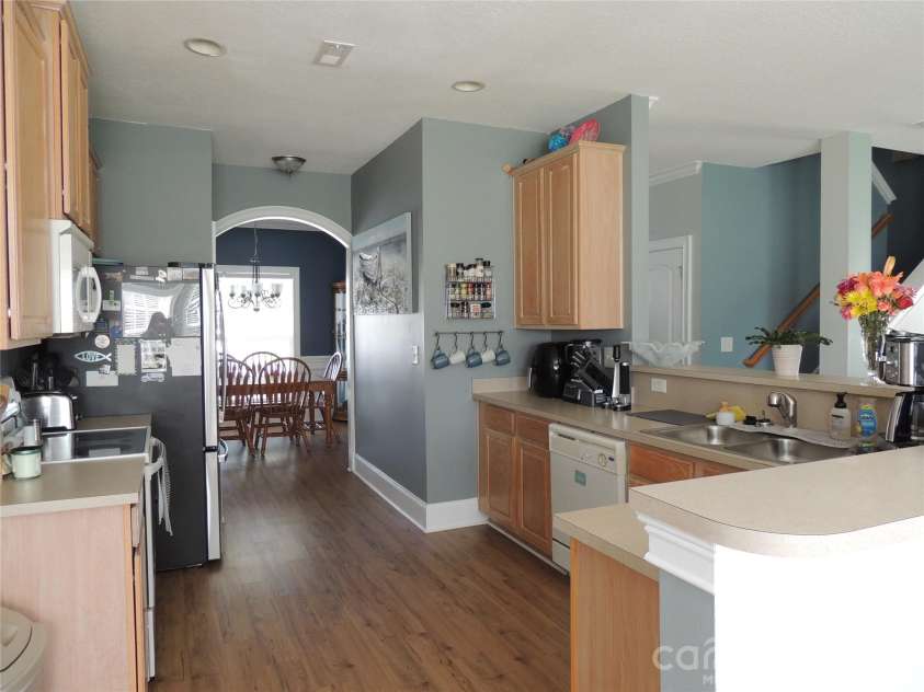 113 Ashton Woods Court, Mount Holly, NC 28120.  MLS# CAR4383374, YatesRealty ID 24973. Kitchen
