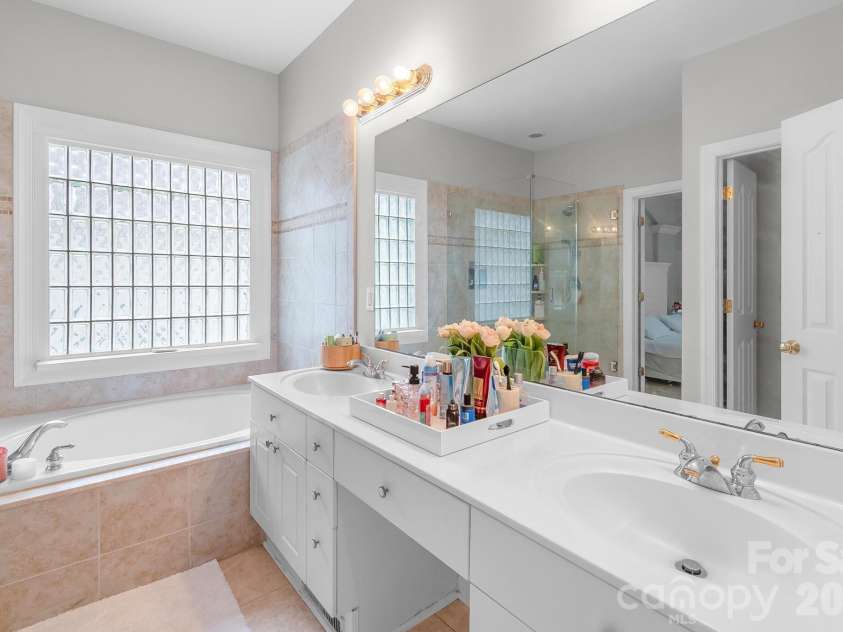 11537 Mcginns Trace Court, Charlotte, NC 28277.  MLS# CAR4385781, YatesRealty ID 24976. 