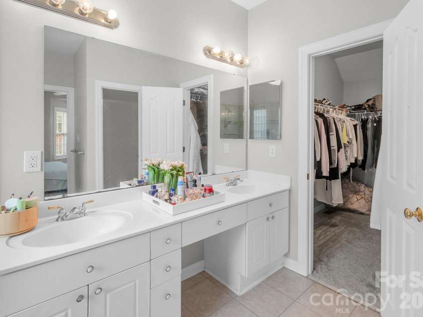 11537 Mcginns Trace Court, Charlotte, NC 28277.  MLS# CAR4385781, YatesRealty ID 24976. 