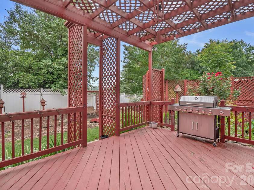 11537 Mcginns Trace Court, Charlotte, NC 28277.  MLS# CAR4385781, YatesRealty ID 24976. 
