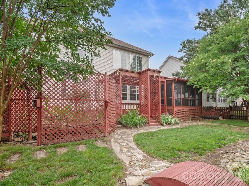 11537 Mcginns Trace Court, Charlotte, NC 28277.  MLS# CAR4385781, YatesRealty ID 24976. 
