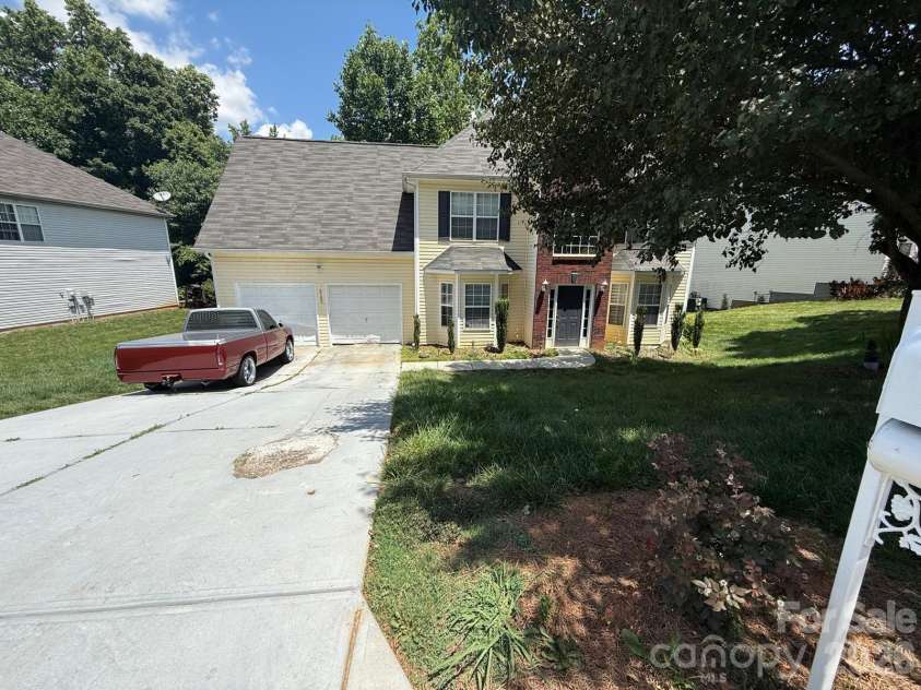 5102 Eagle Creek Drive, Charlotte, NC 28269.  MLS# CAR4385788, YatesRealty ID 24977. 
