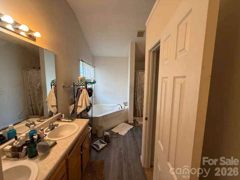 5102 Eagle Creek Drive, Charlotte, NC 28269.  MLS# CAR4385788, YatesRealty ID 24977. 