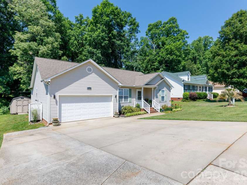 2312 Nuthatch Drive, Rock Hill, SC 29732.  MLS# CAR4385824, YatesRealty ID 24979. 