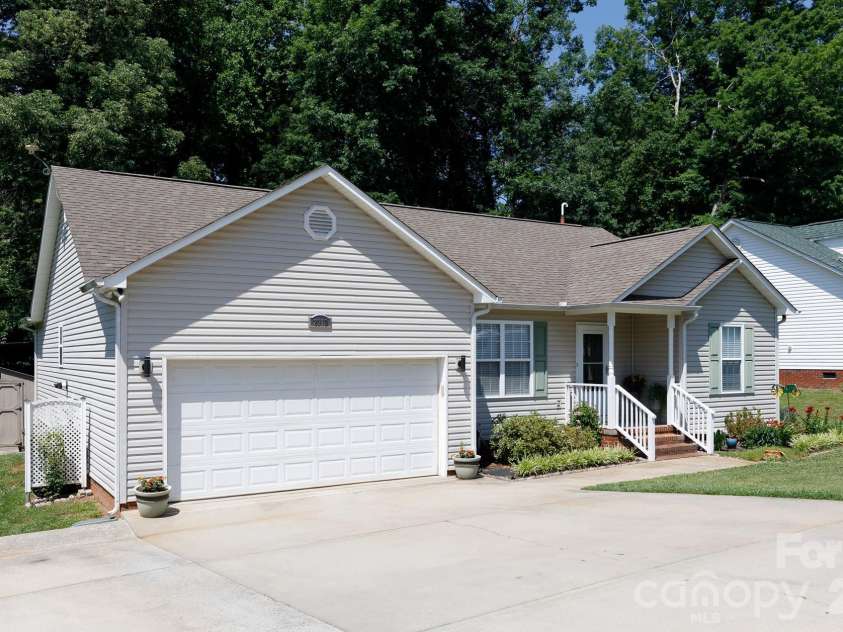 2312 Nuthatch Drive, Rock Hill, SC 29732.  MLS# CAR4385824, YatesRealty ID 24979. 