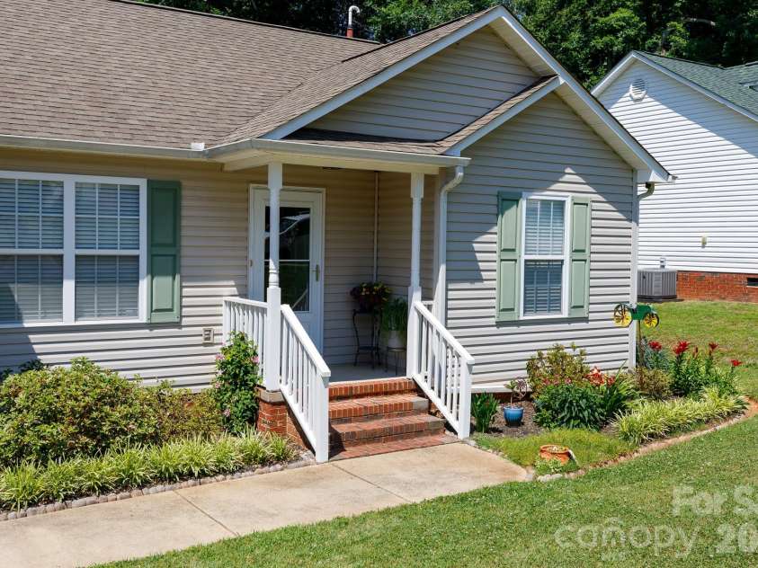 2312 Nuthatch Drive, Rock Hill, SC 29732.  MLS# CAR4385824, YatesRealty ID 24979. 
