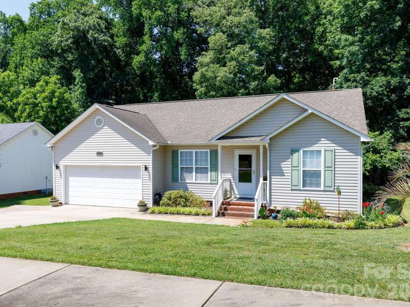 2312 Nuthatch Drive, Rock Hill, SC 29732.  MLS# CAR4385824, YatesRealty ID 24979. 