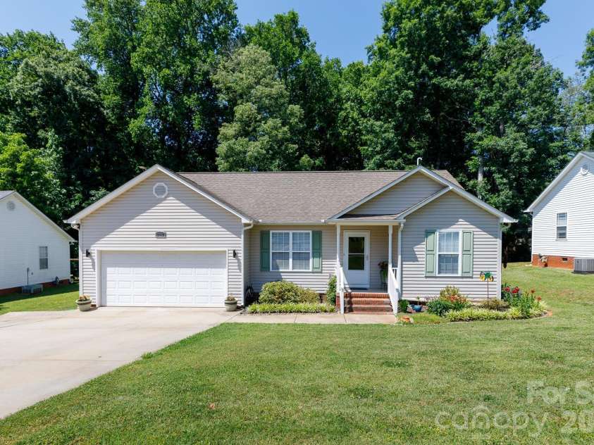 2312 Nuthatch Drive, Rock Hill, SC 29732.  MLS# CAR4385824, YatesRealty ID 24979. 