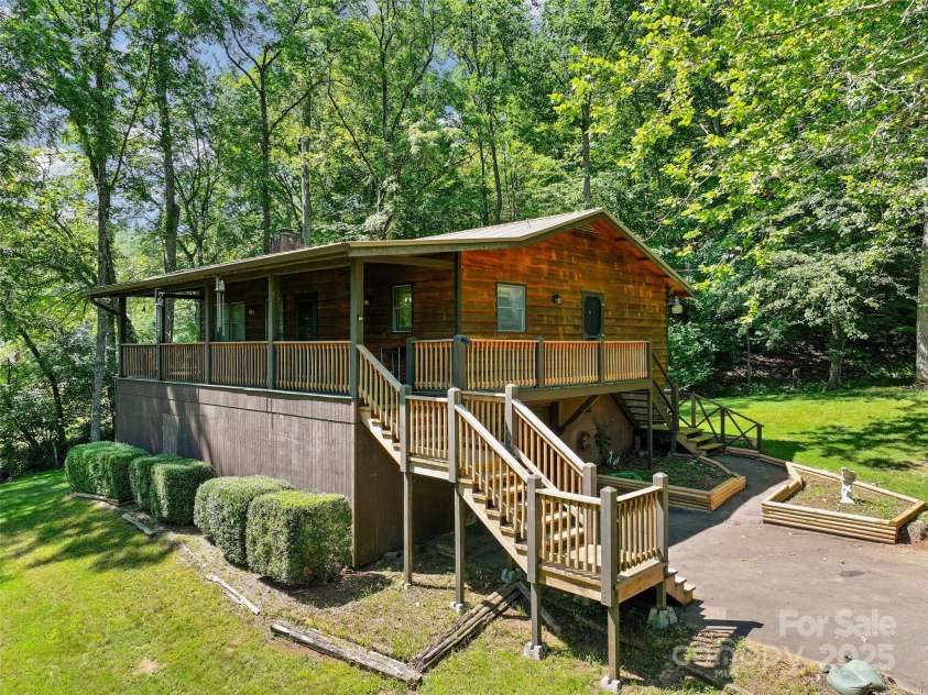 250 Turkey Pen Road, Franklin, NC 28734.  MLS# CAR4279511, YatesRealty ID 24979. 