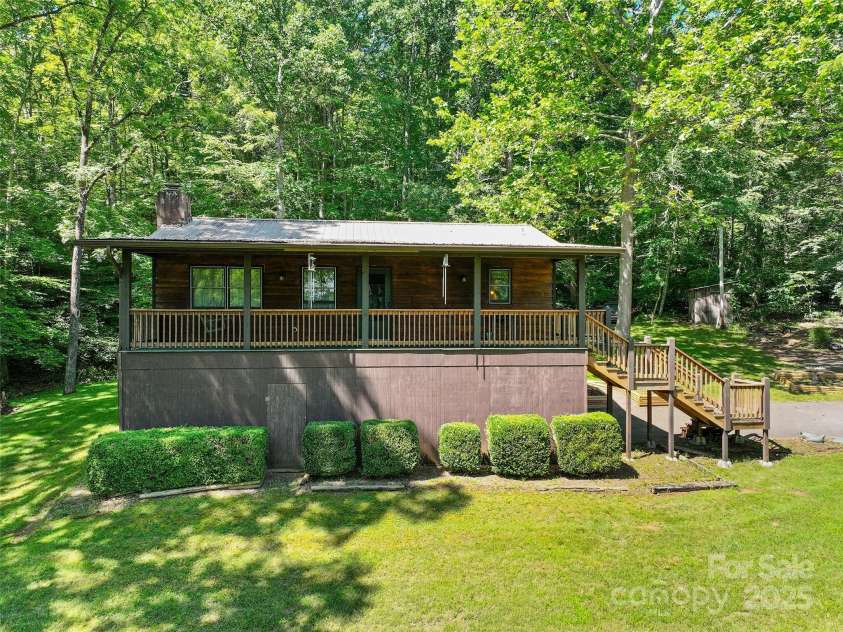 250 Turkey Pen Road, Franklin, NC 28734.  MLS# CAR4279511, YatesRealty ID 24979. 
