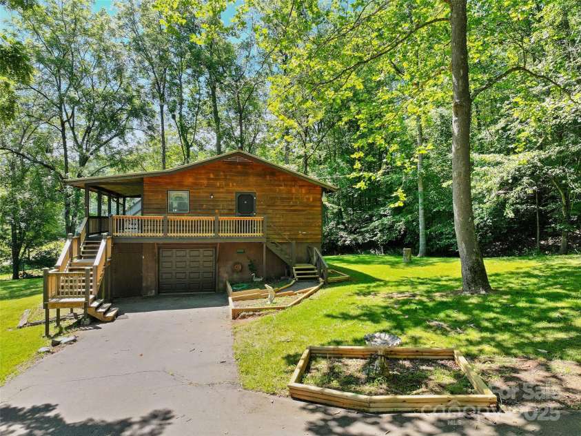 250 Turkey Pen Road, Franklin, NC 28734.  MLS# CAR4279511, YatesRealty ID 24979. 