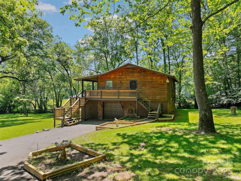 250 Turkey Pen Road, Franklin, NC 28734.  MLS# CAR4279511, YatesRealty ID 24979. 
