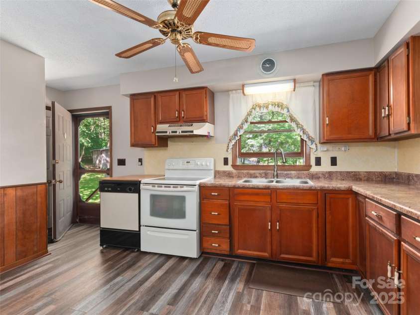250 Turkey Pen Road, Franklin, NC 28734.  MLS# CAR4279511, YatesRealty ID 24979. 