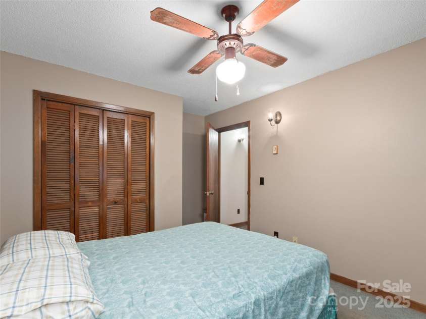 250 Turkey Pen Road, Franklin, NC 28734.  MLS# CAR4279511, YatesRealty ID 24979. 