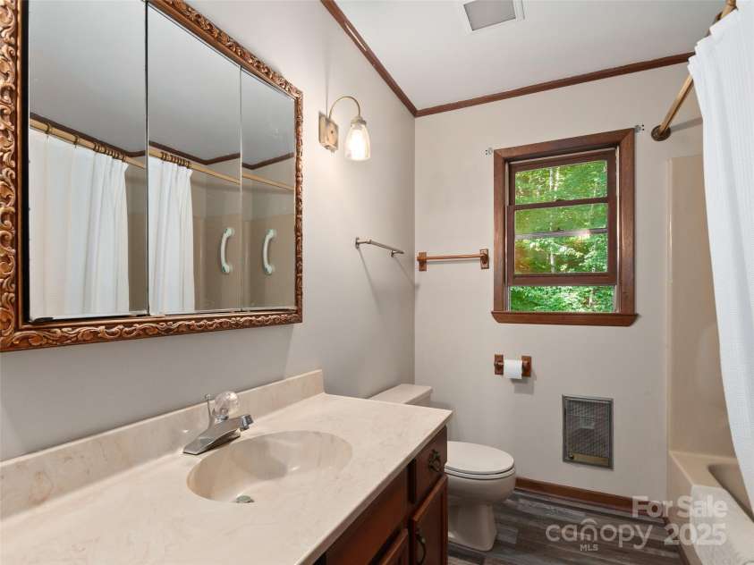 250 Turkey Pen Road, Franklin, NC 28734.  MLS# CAR4279511, YatesRealty ID 24979. 