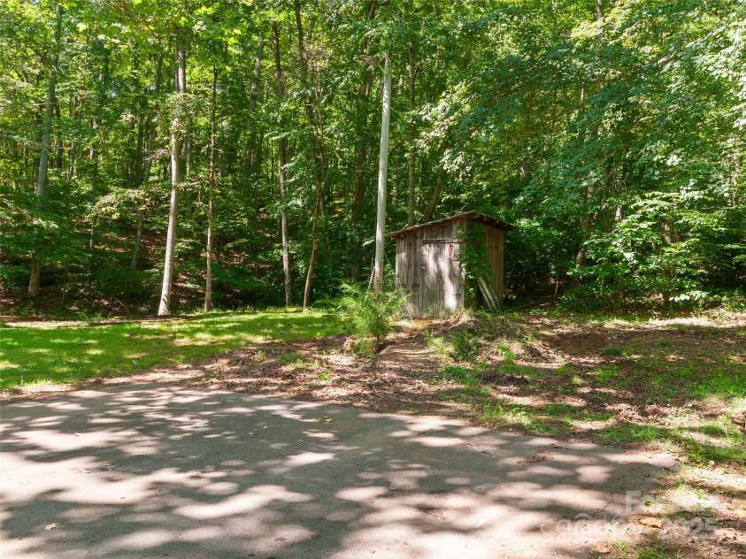 250 Turkey Pen Road, Franklin, NC 28734.  MLS# CAR4279511, YatesRealty ID 24979. 