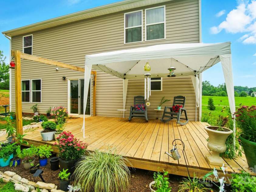 124 Vintage Woods Court, Shelby, NC 28150.  MLS# CAR4266450, YatesRealty ID 24980. 