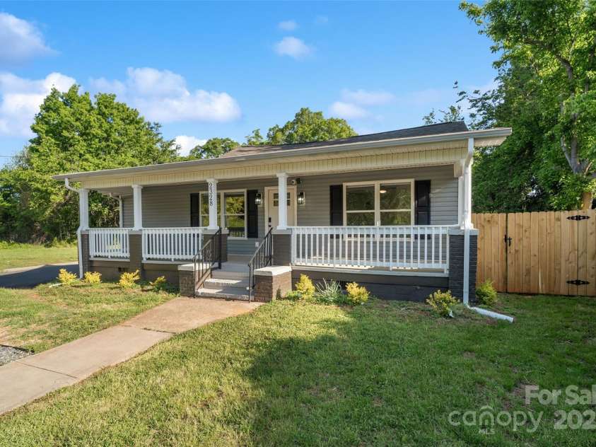2328 Sanders Avenue, Charlotte, NC 28216.  MLS# CAR4213878, YatesRealty ID 24981. 