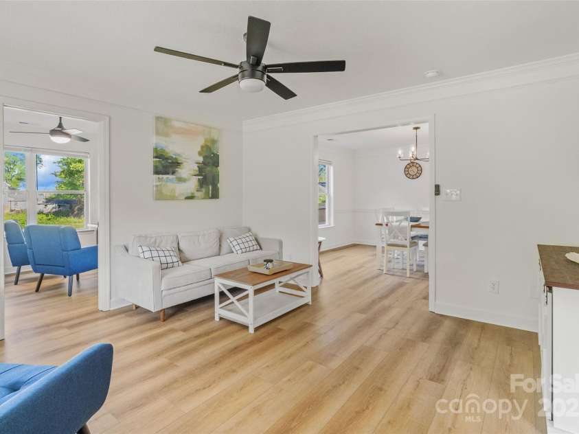 2328 Sanders Avenue, Charlotte, NC 28216.  MLS# CAR4213878, YatesRealty ID 24981. 