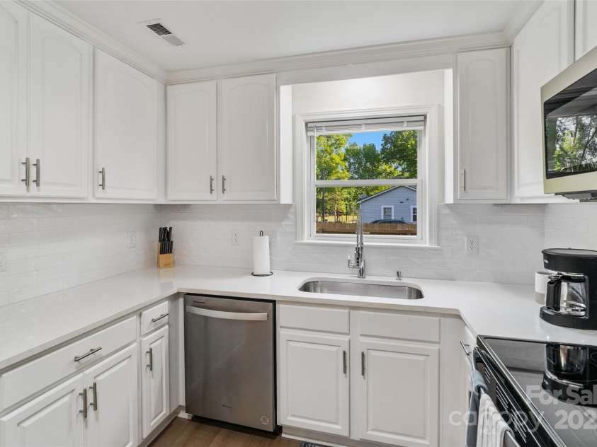 2328 Sanders Avenue, Charlotte, NC 28216.  MLS# CAR4213878, YatesRealty ID 24981. 