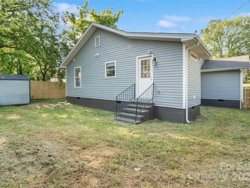 2328 Sanders Avenue, Charlotte, NC 28216.  MLS# CAR4213878, YatesRealty ID 24981. 