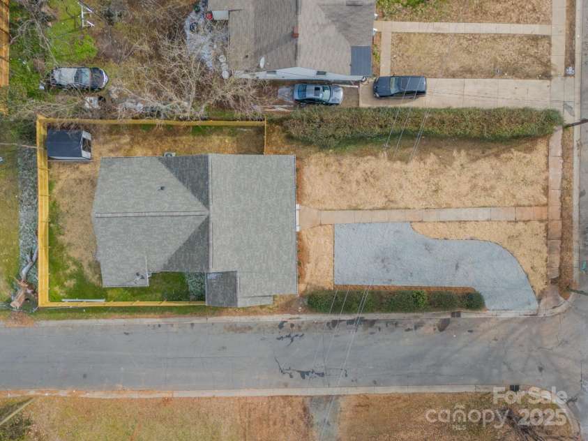 2328 Sanders Avenue, Charlotte, NC 28216.  MLS# CAR4213878, YatesRealty ID 24981. 