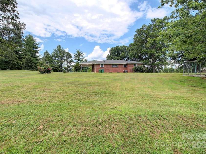 816 Mills Gap Road, Hendersonville, NC 28792.  MLS# CAR4278073, YatesRealty ID 24983. 
