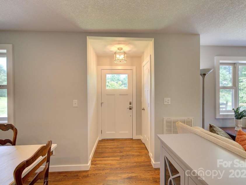 816 Mills Gap Road, Hendersonville, NC 28792.  MLS# CAR4278073, YatesRealty ID 24983. 