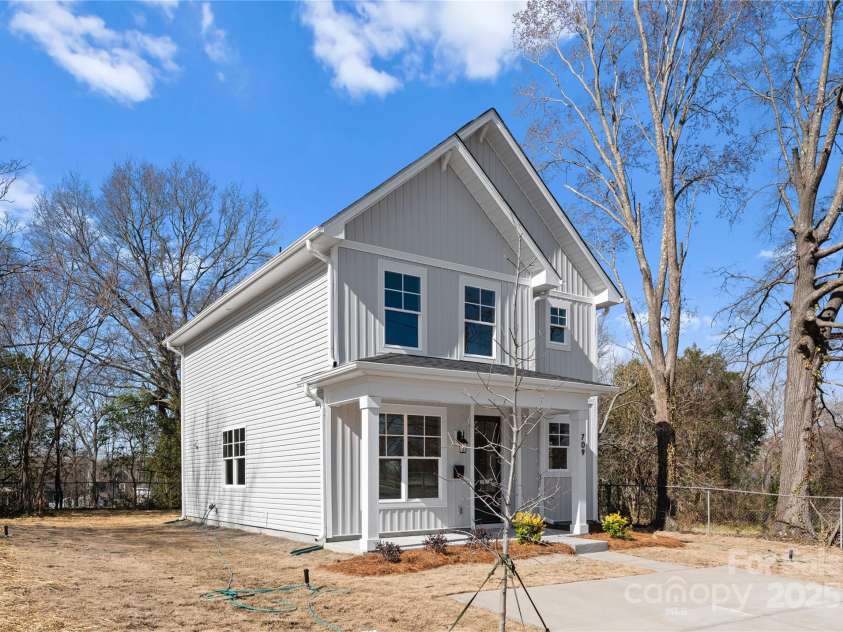 318 Sixth Street, Belmont, NC 28012.  MLS# CAR4271977, YatesRealty ID 24984. 