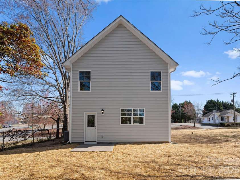 318 Sixth Street, Belmont, NC 28012.  MLS# CAR4271977, YatesRealty ID 24984. 