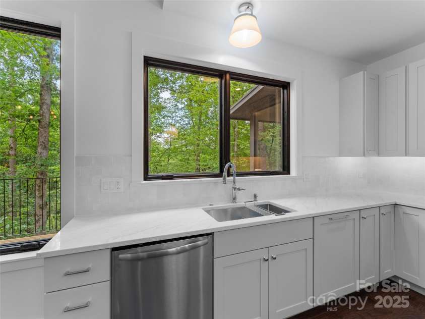 285 Poplar Crest Drive, Pisgah Forest, NC 28768.  MLS# CAR4276032, YatesRealty ID 24985. 